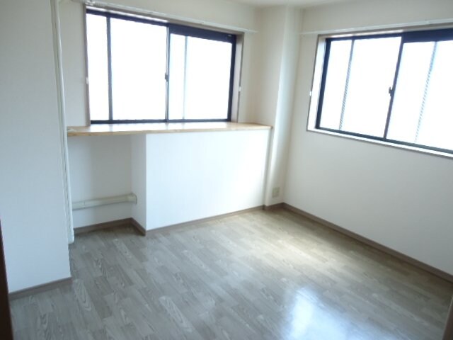 物件内観写真12　(洋間（北側）)