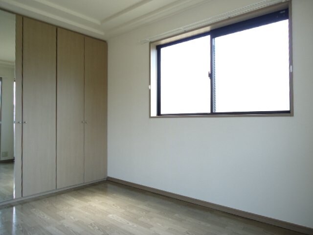 物件内観写真16　(洋間（南側）)