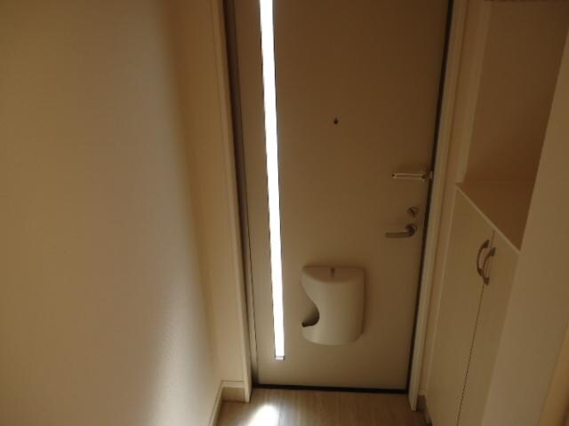 物件内観写真9　(玄関)