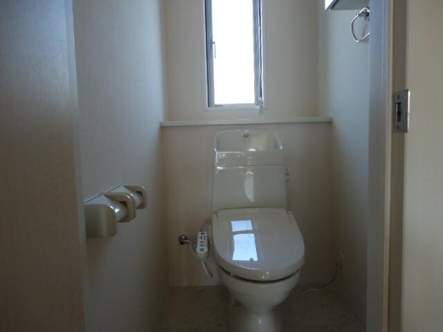 物件内観写真12　(シャワー付トイレ)