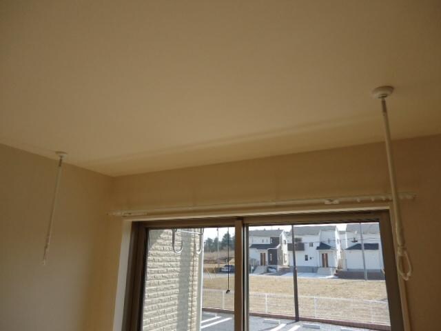 物件内観写真20　(室内物干し)