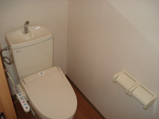 物件内観写真4　(シャワー付トイレ)