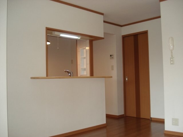 物件内観写真13　(リビング～キッチン)