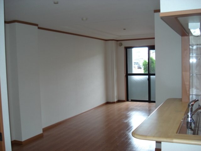 物件内観写真18　(キッチン～リビング)