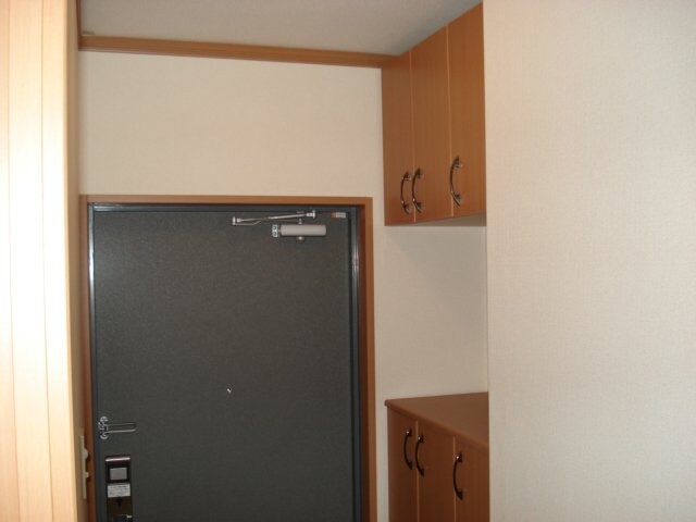 物件内観写真20　(玄関収納)