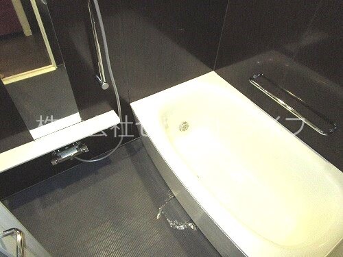 物件内観写真6　(追炊き機能付き浴室)