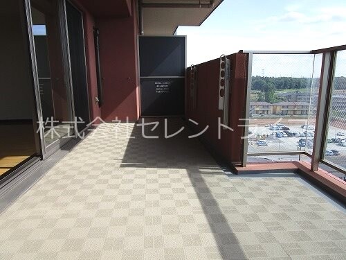 物件内観写真9　(広々バルコニー)