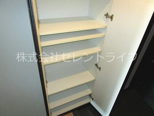 物件内観写真22　(シューズボックス内部（2）)