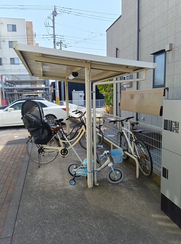 物件内観写真11　(駐輪場)