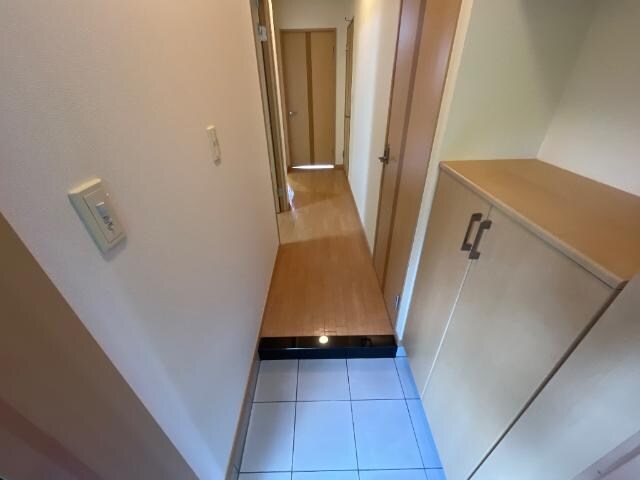 物件内観写真9　(玄関)