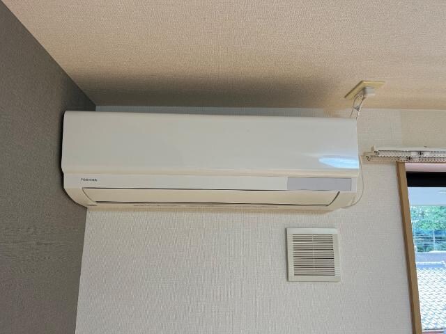 物件内観写真12　(リビングエアコン)