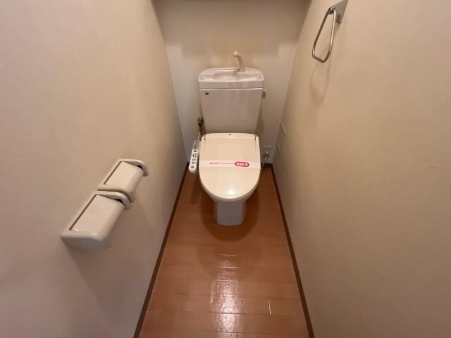 物件内観写真14　(シャワー付トイレ)