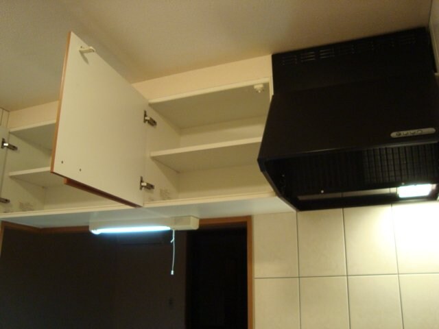 物件内観写真14　(キッチン戸棚)