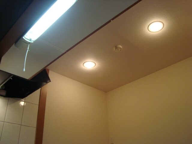 物件内観写真25　(キッチン天井照明)
