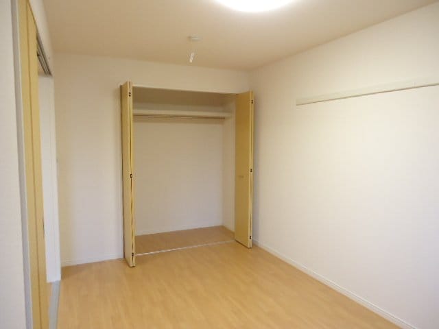 物件内観写真4　(洋室)