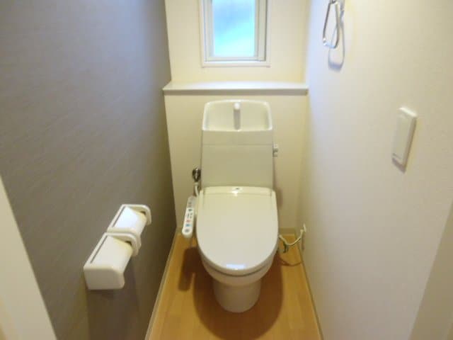 物件内観写真11　(シャワー付トイレ)