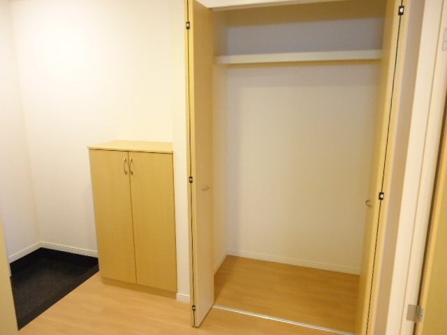 物件内観写真17　(玄関収納)