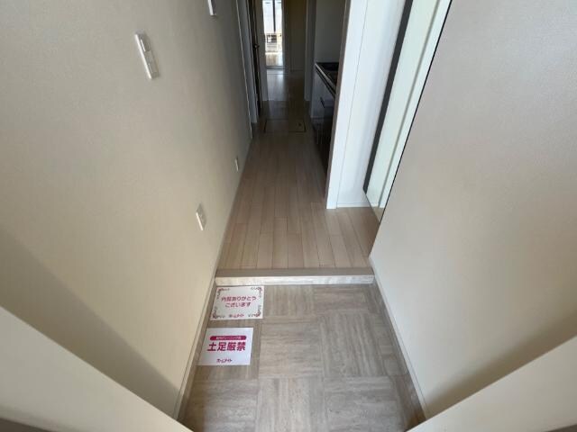 物件内観写真9　(玄関)