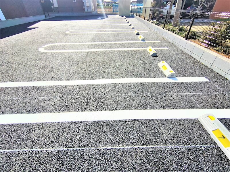 物件内観写真10　(敷地内に駐車場をご用意)