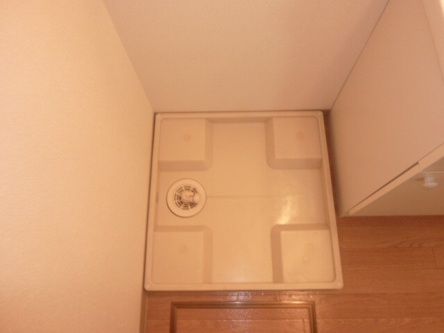 物件内観写真16　(洗濯機置場)