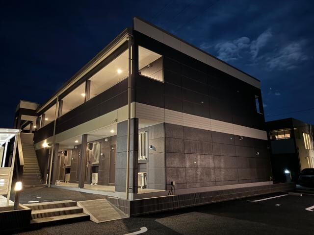 物件外観写真3　(外観写真（夜）)