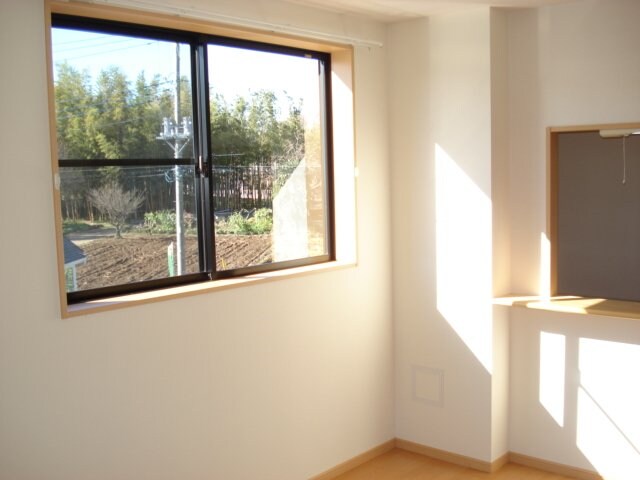 物件内観写真17　(リビング窓)
