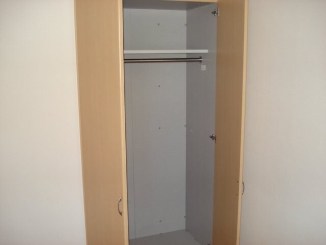 物件内観写真23　(北側洋室収納)