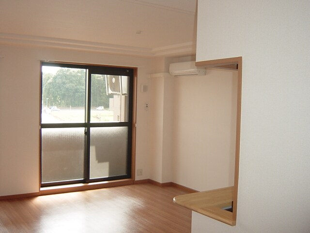 物件内観写真6　(リビング)