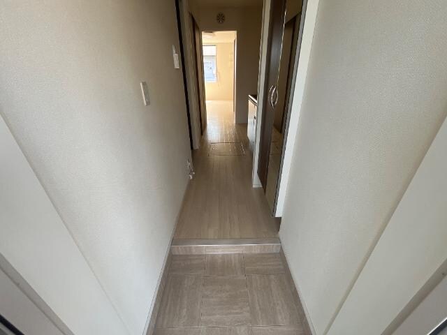 物件内観写真9　(玄関)