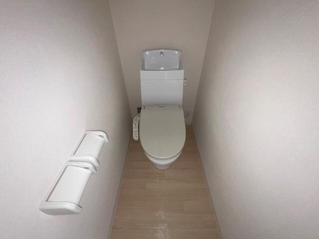 物件内観写真12　(シャワー付トイレ)