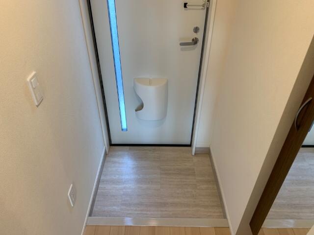 物件内観写真9　(玄関)