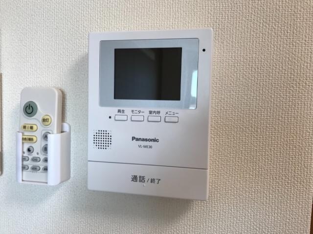 物件内観写真11　(カメラ付インターホン)