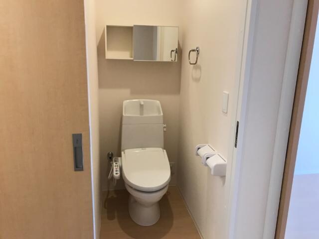 物件内観写真12　(シャワー付トイレ)