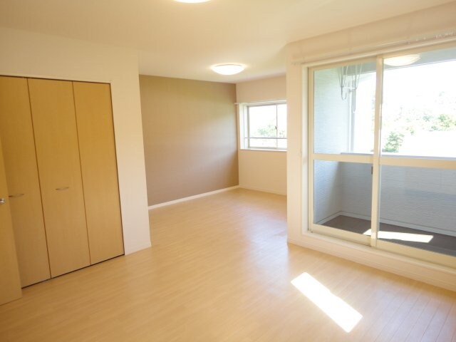 物件内観写真6　(リビング)