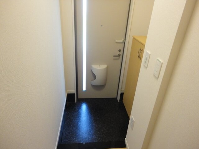 物件内観写真9　(玄関)