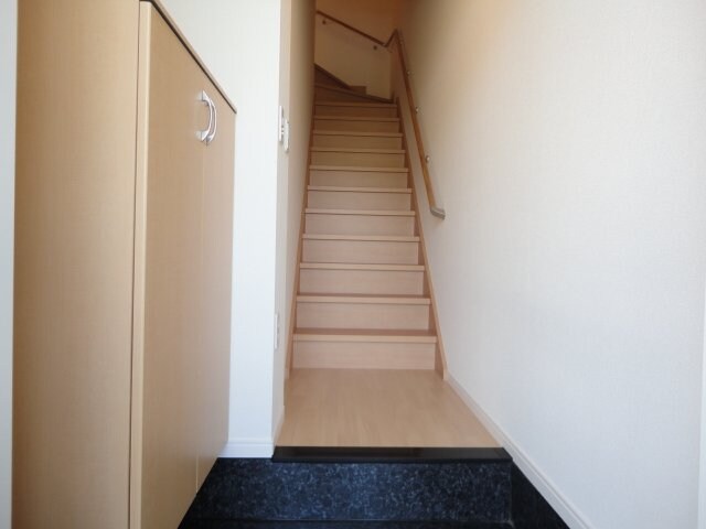 物件内観写真19　(階段)