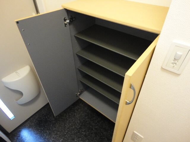 物件内観写真23　(玄関収納)