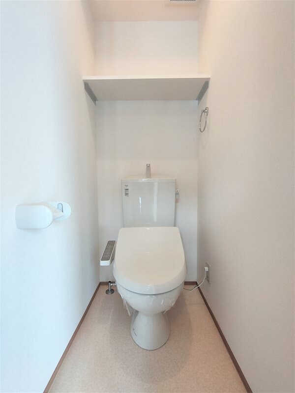 物件内観写真12　(年中温かいので、安心して座ることができる温水洗浄便座)