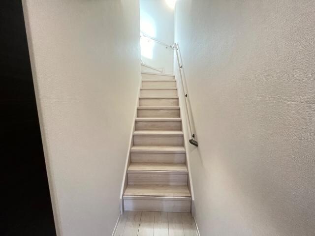 物件内観写真17　(階段)