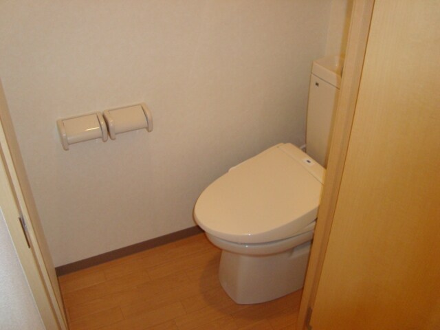 物件内観写真12　(シャワー付トイレ)