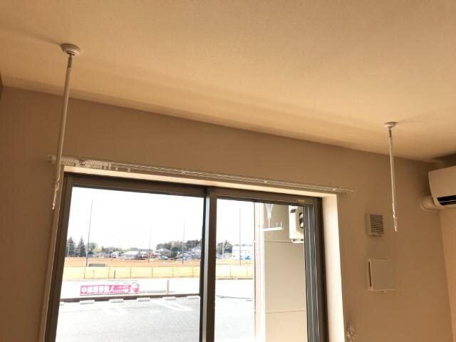 物件内観写真17　(室内物干し)