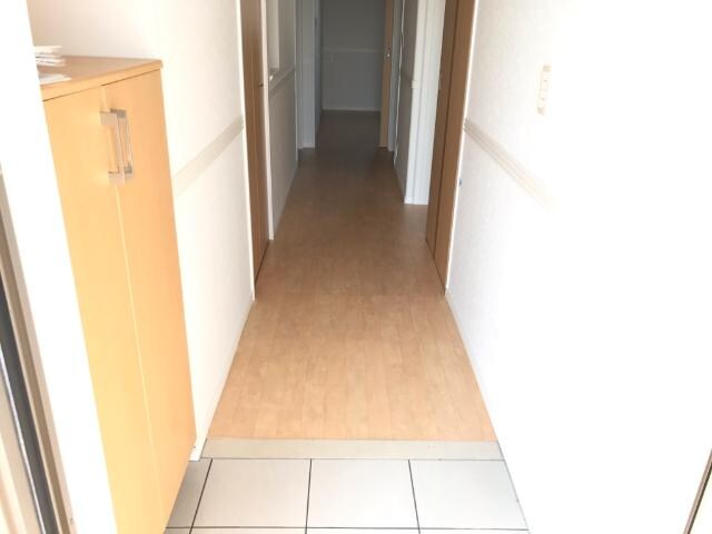 物件内観写真9　(玄関)