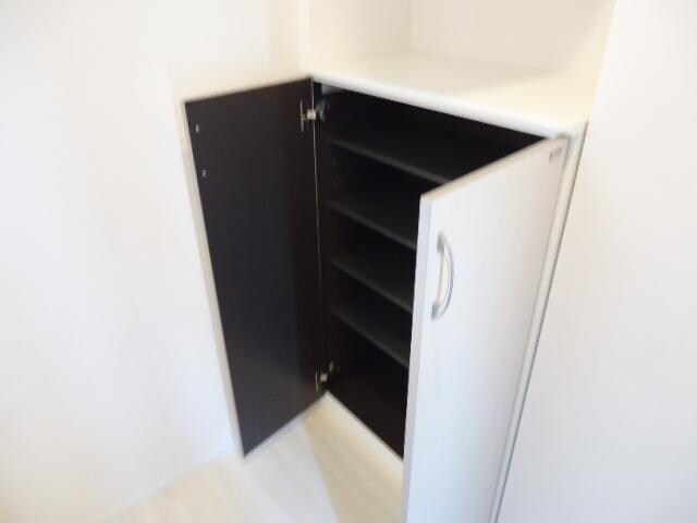 物件内観写真18　(下駄箱)
