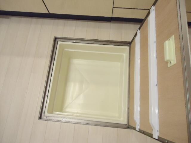 物件内観写真20　(床下収納)