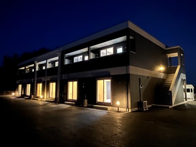 物件外観写真3　(外観写真（夜）)