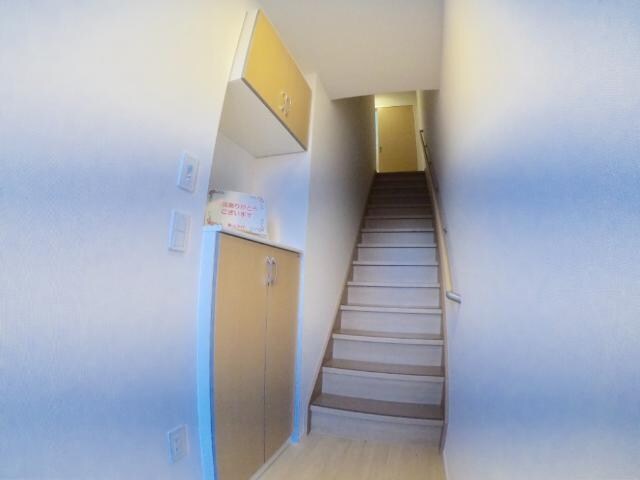 物件内観写真25　(階段)
