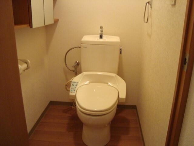 物件内観写真4　(シャワー付トイレ)