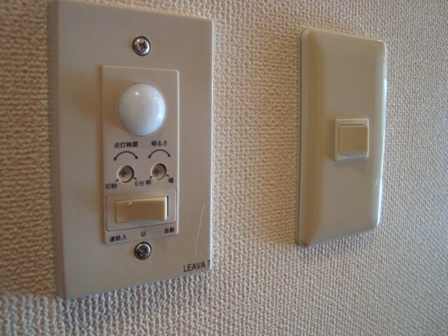 物件内観写真15　(照明人感センサー)