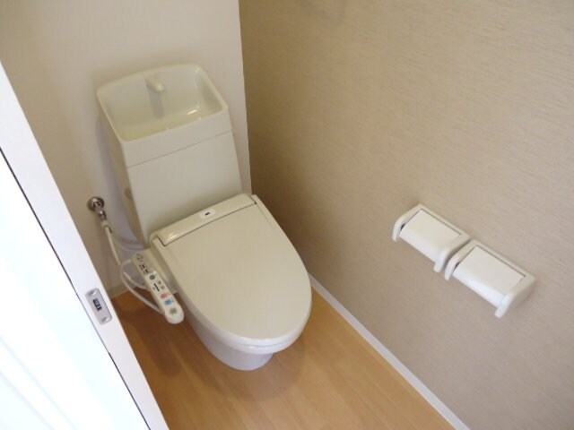 物件内観写真4　(トイレ)