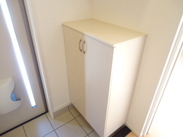物件内観写真9　(玄関)